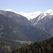 933 Eingang Madriu-Tal mit schneebedeckten Bergen 