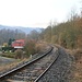 Mattoni-Bahn: Die Bahnstrecke im Tal geht auf die 1895 eröffnete, ursprünglich 9 km lange Lokalbahn Wickwitz - Gießhübl-Sauerbrunn (Vojkovice nad Ohří - Kyselka) zurück, die hauptsächlich für den Mineralwassertransport errichtet wurde.