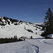 Aufstieg im Uhrzeigersinn an der Piste, heute ohne Skibetrieb