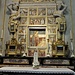 Un altare della cappella della Vergine nella chiesa parrocchiale di Santa Maria ad Nives. Al centro si trova uno degli affreschi più antichi della chiesa.