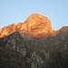 La cima del Corno Birone illuminata dal sole del primo mattino.