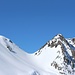 <b>Più a destra brilla anche la Sunnig Lücke, una bocchetta che dà accesso all’Alpe Fortünéi, i cui pascoli offrono delle discese indimenticabili. </b>