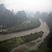 Panorama-Aufnahme des Li-Flusses und der umgebenden Bergwelt - wie das wohl bei blauen Himmel aussieht?!