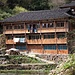 Die ersten Häuser des Dorfes Zhonglu, das etwa auf halber Strecke zwischen Dazhai und Pingan liegt.