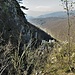 Le ripide pareti del Monte Legnone a picco sopra la valle.