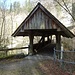 Die Hüsli-Brücke über den Wattbach, gedeckt, aber offen ohne Seitenwände