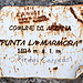 Punta La Marmora - Mit 1.834 m ist der Berg die höchste Erhebung Sardiniens. Unten ist auch der sardische Name angeschrieben: Perdas Carpìas. In Sardisch existiert daneben noch die Bezeichnung Pedra Cràpias (z. B. im "Sardu"-Wikipedia-Artikel zu "Sardigna"). Das Schild befindet sich übrigens am "Kreuzgipfel", Punta della Croce, der es gemäß IGM "nur" auf 1.829 m bringen soll.