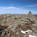 Punta La Marmora - Blick vom "richtigen Gipfel" und dem damit höchsten Punkt Sardiniens (gemäß IGM: 1.833 m bzw. 1.834 m) zum "Kreuzgipfel", Punta della Croce (gemäß IGM: 1.829 m).