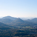 Die Pfälzer Berge mit Trifels, gesehen vom Orenfelsen.