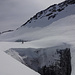 Über die Eisbrücke bei der riesigen Gletschermühle am Lac des Faverges