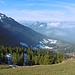 Der Anstieg lebt von den schönen Ausblicken über die Spatenau-Alm in die Bayerischen Voralpen.
