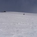 Abstieg / Abfahrt Richtung Hohsandjoch - harschige Spuren. Wir stapfen erstmal einige Meter