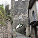 L'ingresso alle mura del castello.