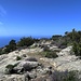 Schön hier! Am Horizont kann man Korsika erahnen. / È bello qui! All`orizzonte si riconosce la Corsica.
