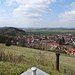 Blick auf den linken Ortsteil und ins Nördlinger Ries
