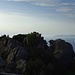 [http://f.hikr.org/files/2885797.jpg Vista al mare e all`Isola di Capraia]