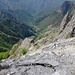 Aufstiegsgelände, fast wie im Karwendel ... tief unten der Ausgangspunkt Resceto