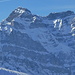 Skilift Bergstation vor einem Gebirge called Glärnisch