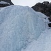 Im Abstieg kommt man direkt an kleinen Eisfällen vorbei. Der einzige der wirklich steht ist dieser - ca. 10 Meter 70-80° steil, nach oben hin leichter (hier nicht sichtbar).
