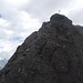 Nach 1h 30min. Steile und ausgesetzte Kraxelei (II) am Plattigkogel Gipfelaufbau