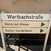 Der im Text von 828 erwähnte Wadebrunnen ist heute nicht mehr bekannt. Allerdings fließt hier im Tal eine Bach, die westwärts zum Horbacherhof und von da ab mit der Horbach zur Wieslauter fließt. Die Einheimischen nennen sie "Woodbach" bzw. "Waadbach", und eine südlich gelegene Waldabteilung heißt "Watbach", umgedeutet zu "Wartbach". All das ist im Gelände natürlich nicht zu sehen. Aber die Straße, in die der Radweg mündet, und die uns geradewegs nach Hinterweidenthal hineinführte, heißt "Wartbachstraße". In ihrem Namen hat die Bach, die aus dem Wadebrunnen entsprang, überlebt.