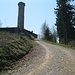 Der Gipfel des Großen Knollens, mit Hütte und Aussichtsturm.