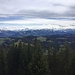 In den Alpen tobt der Föhn, gut zu erkennen am Nichtvorhandensein von Eiger, Mönch und Jungfrau