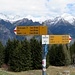 La palina, a destra si scende a Legri e Lodrino (percorso Lodrino-Lavertezzo), a sinistra per Pon di Sopra