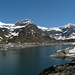 Lago Ritom quasi a secco e [http://www.hikr.org/tour/post5782.html Pizzo Taneda] al centro della foto