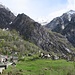 San Carlo<br />a sinistra il canalone parzialmente innevato della via "normale" al Corte Grande di Sevinera, a destra l'imbocco della Val Sevinera con il versante roccioso della "Via delle tacche"