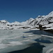 Il Lago di Cadagno si presenta ancora in gran parte ghiacciato...