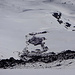 Ein Gewaltiger Bergsturz hat sich in der Nacht von Samstag auf Sonntag (28.4.) an der Gletscherzunge ereignet (zeitliche Datierung durch Erdbebendienst). Riesige Gesteinspakete sind auf der waagrechneten Ebene noch mehrere 100 Meter über den Schnee gerutscht 