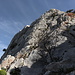 Unterwegs am Monte Scoìne - Blick entlang der Nordwestwand, in der es offenbar auch einige Kletterrouten gibt.