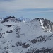 Blick zu den Barrhörnern, die man - wie man auf dem Foto sieht - auch im Frühjahr bei Schnee erklimmen kann. Im Hintergrund der höchste Berner.