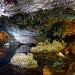 am Grotteneingang liegt der vom Meerwasser gebildete Lago Lamarmora