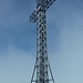 An Gipfelkreuzen wird in Italien nicht gespart. Die imposante Konstruktion ist rund 10 m hoch.