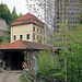 Kubel, gedeckte Holzbrücke