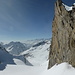 Der wunderbare Gerengletscher lädt zur Abfahrt. Rechts die S-Wand des W-Gipfels, wo hinter dem Pfeiler eine Kletterroute hinaufführt: laut Führer "schöne Kletterei in gutem Fels", S+