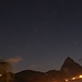 Am dritten Abdend im Appartment in Soufrière zeigte sich der Himmel Sternenklar. Rechts ist der Stern Canopus, er gehört wie die Sterne über dem Südhorizont zum Sternbild Schiffskiel (Carina). Die Sterne links oben gehören zum Segel (Vela), die rechts oben zum Achterdeck (Puppis).