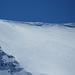 Uno sciatore in cresta per poi deviare a destra per raggiungere Breithorn