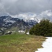 Die lokalen Grössen: Mattstock und Speer immer noch schneebedeckt