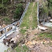 Die halb zerstörte Brücke bei der STEP