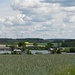 Wernsdorf mit Windrädern und Autobahn im Hintergrund