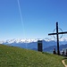 Gnipen Gipfelkreuz mit den schneebedeckten Alpen