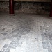In der hintersten Halle des Shaolin-Tempels: die Löcher im Boden zeugen angeblich vom frommen Stillstehen von Generationen von Mönchen.