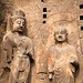 Zwei Statuen in der Fengxian-Grotte von Longmen.