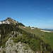 Blick vom Gigglstein nach Nordwest, rechts die Grüntenhütte