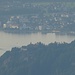 Blick vom Staufen zum Bodensee
Hinten glaub ein Hotel in Lochau, im Vordergrund eine Burg oberhalb Bregenz