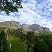 Ein Blick auf die gegenüberliegende Talseite während des Aufstiegs.