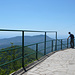 Blick vom Rifugio auf dem Monte Pegge Richtung Meer und Rapallo.